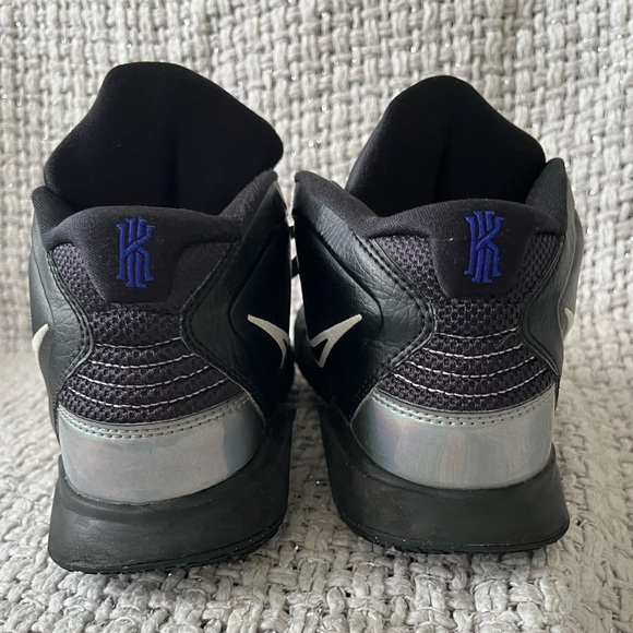 Nike Kyrie Infinity GS Black Metallic Silver Size 6.5 DD0334-005 - Picture 4 of 7